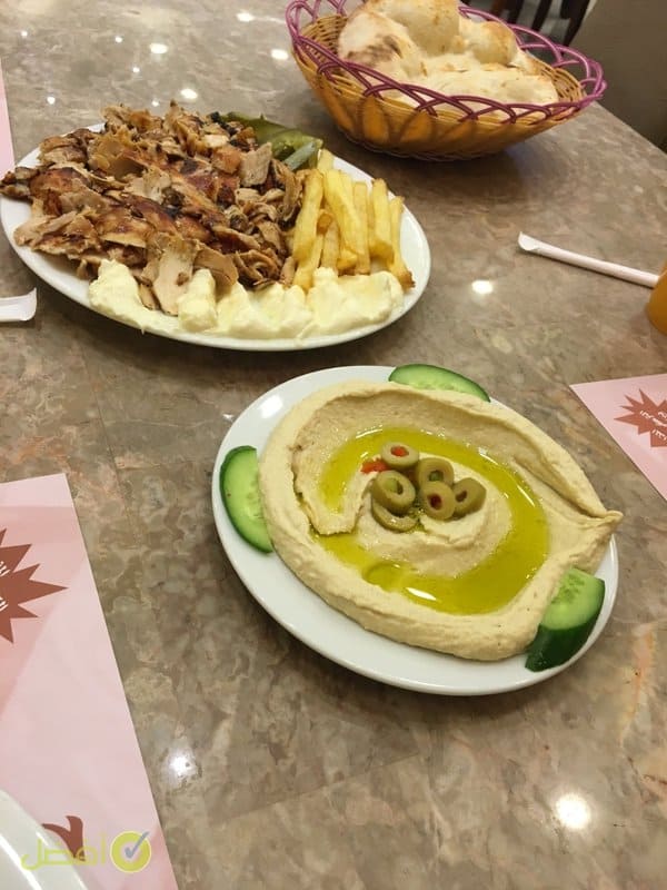 شاورما مطعم فروج الكروان في الرياض