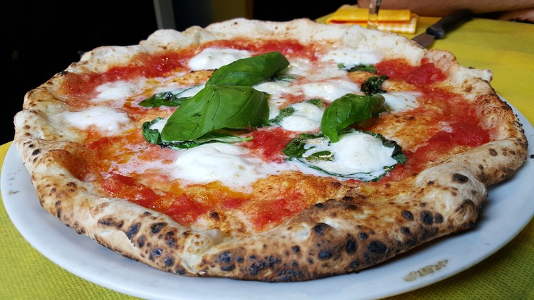 مطعم Pizza AM في ميلان ايطاليا