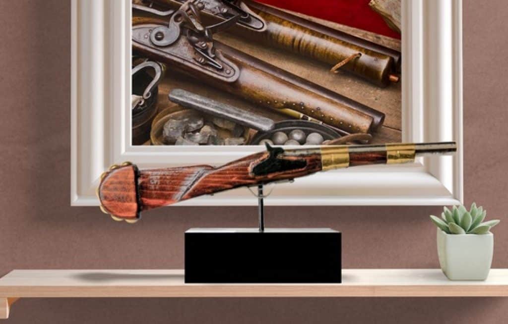 مجسم بندقية (مقمع)من اقيم  هدايا تذكارية سعودية 