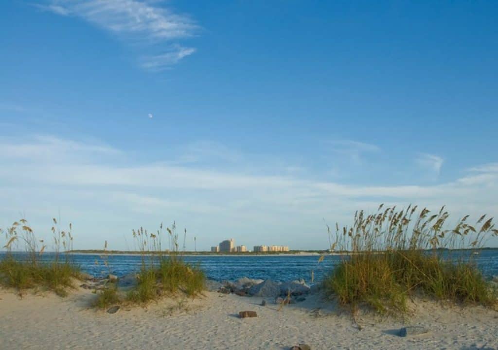 شاطئ سميرنا الجديد New Smyrna Beach أفضل الشواطئ في فلوريدا
