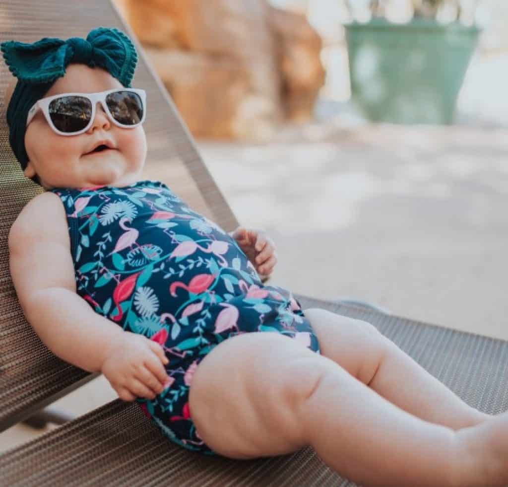 ملابس سباحة للاطفال الرضع مع حفاضات مدمجة من جرين سبراوتس - أزرق داكن ، 0-6 أشهر افضل ملابس سباحة للأطفال