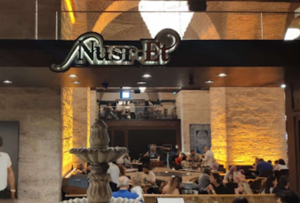 Nusr-Et Steakhouse افضل بقلاوة في تركيا
